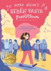 Kirjan kansikuva. Kannessa tyttö kuulokkeet päässä, muita koululaisia.